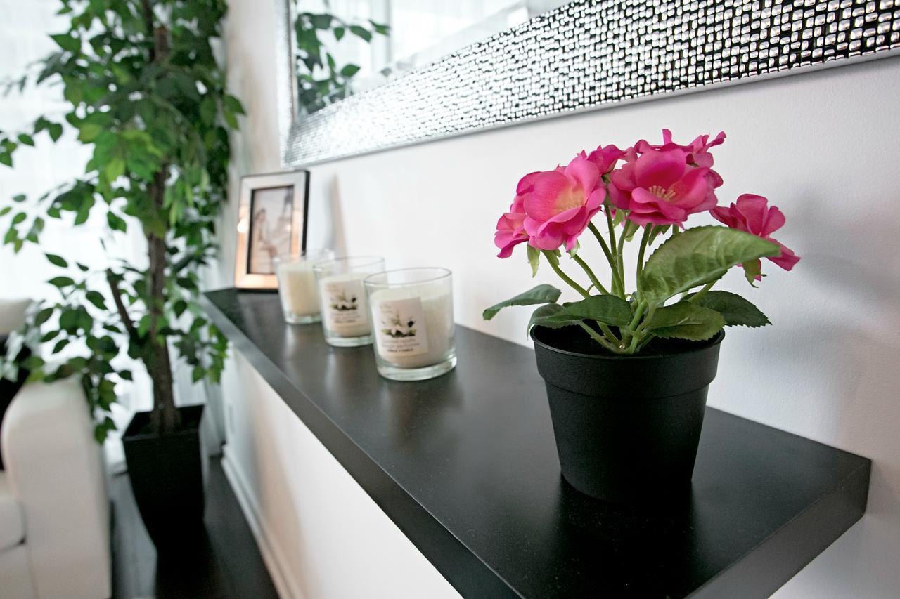 Royal Stays Condominiums - Upscale Downtown Suites Toronto Bagian luar foto