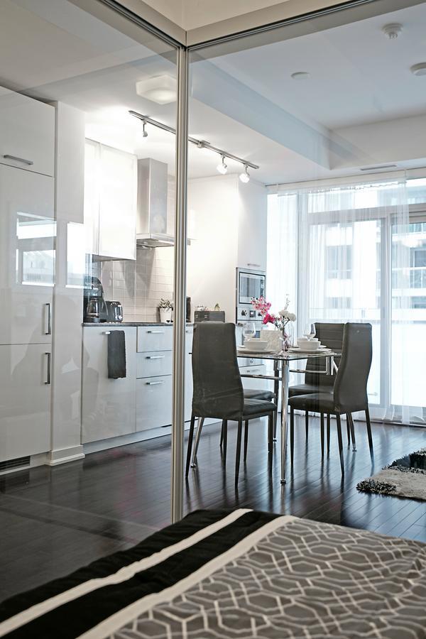 Royal Stays Condominiums - Upscale Downtown Suites Toronto Bagian luar foto